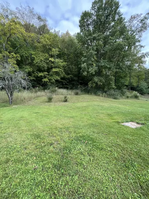 Exterior - 124 Beans Fork Rd, Middlesboro, KY 40965 photo 2 of 6