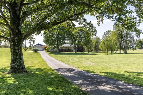1575 Scotts Ferry E Rd, Versailles, KY 40383