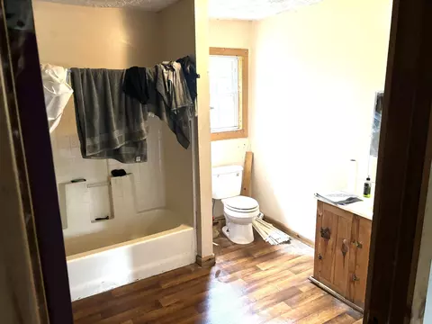 Bath - 43 Bates Ln, Corbin, KY 40701 photo 2 of 2