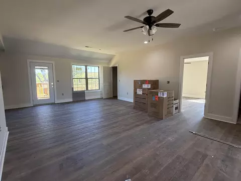 Living - 260 Brook Cv, Berea, KY 40403 photo 1 of 2