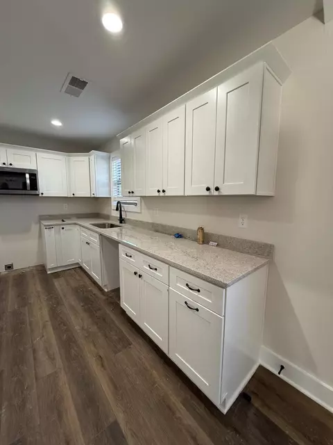 Kitchen - 260 Brook Cv, Berea, KY 40403 photo 3 of 3