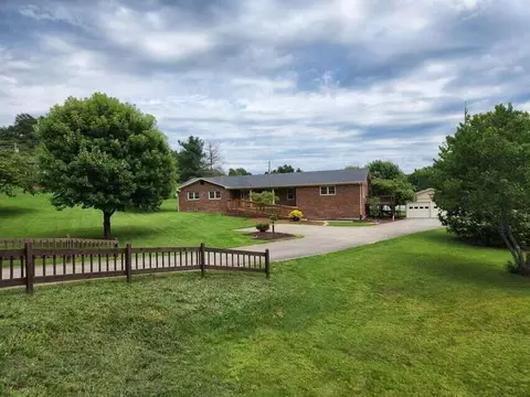 425 S Dogwood Dr, Berea, KY 40403