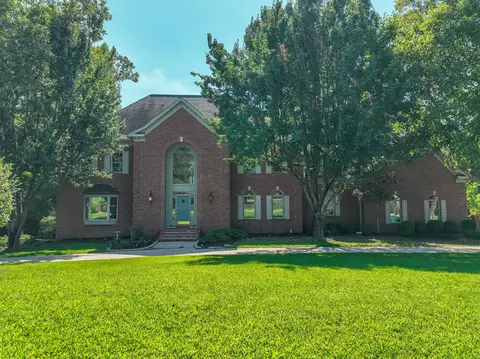 484 Woods Edge Dr, London, KY 40741