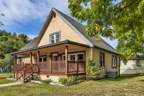 135 Nickell St, West Liberty, KY 41472