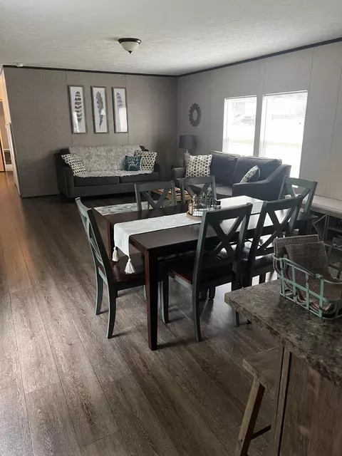 Dining - 3598 Bee Creek Rd, Corbin, KY 40701 photo 1 of 1