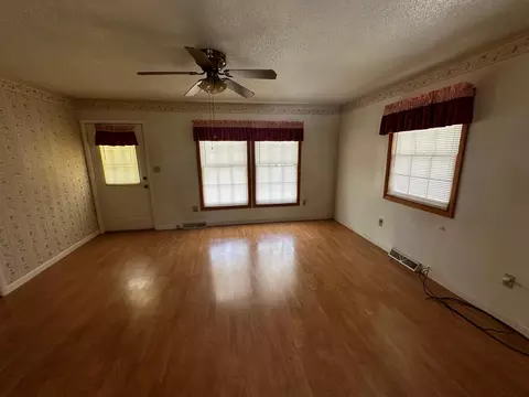 Living - 426 Scuffletown Rd, Corbin, KY 40701 photo 1 of 1