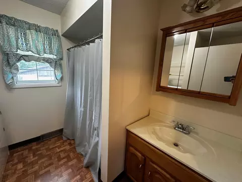 Bath - 426 Scuffletown Rd, Corbin, KY 40701 photo 1 of 6