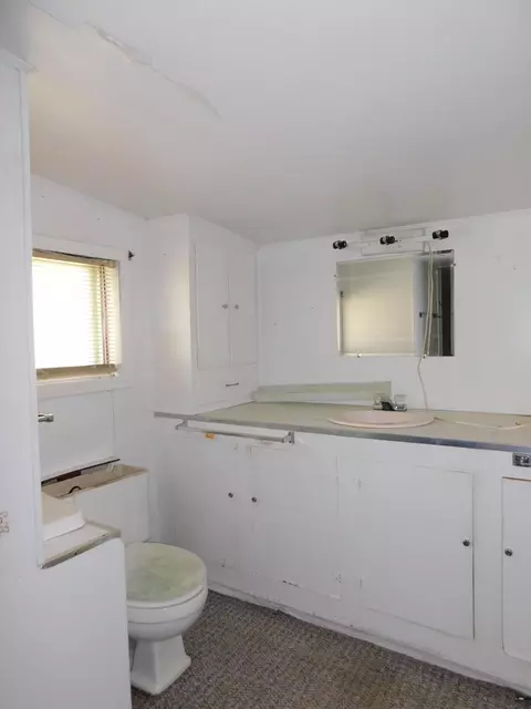 Bath - 315 E Main St, Lynch, KY 40855 photo 2 of 4