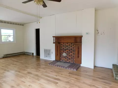 Living - 315 E Main St, Lynch, KY 40855 photo 4 of 12