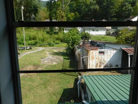 Exterior - 315 E Main St, Lynch, KY 40855 photo 2 of 22