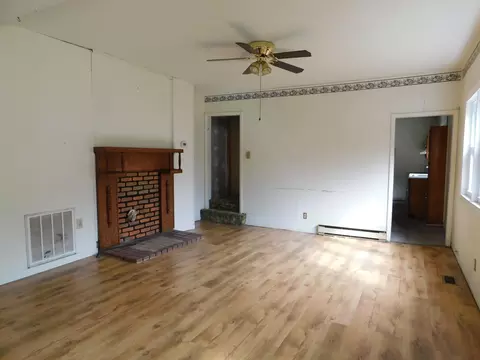 Living - 315 E Main St, Lynch, KY 40855 photo 2 of 12