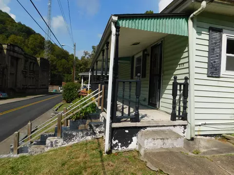 Exterior - 315 E Main St, Lynch, KY 40855 photo 9 of 22