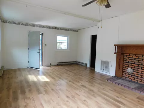 Living - 315 E Main St, Lynch, KY 40855 photo 3 of 12