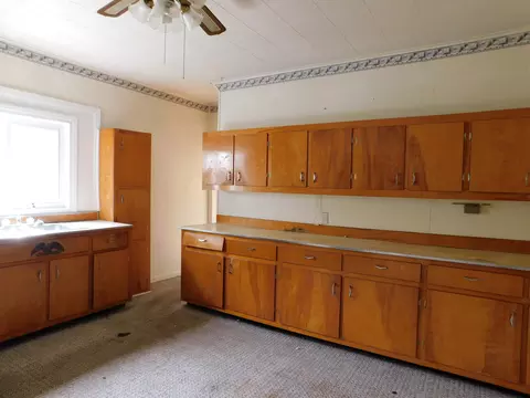 Kitchen - 315 E Main St, Lynch, KY 40855 photo 4 of 6