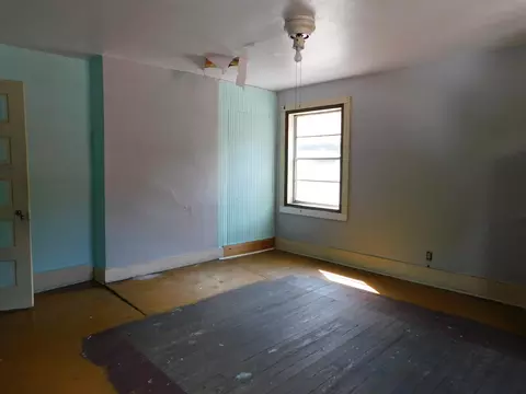 Bedroom - 315 E Main St, Lynch, KY 40855 photo 14 of 18