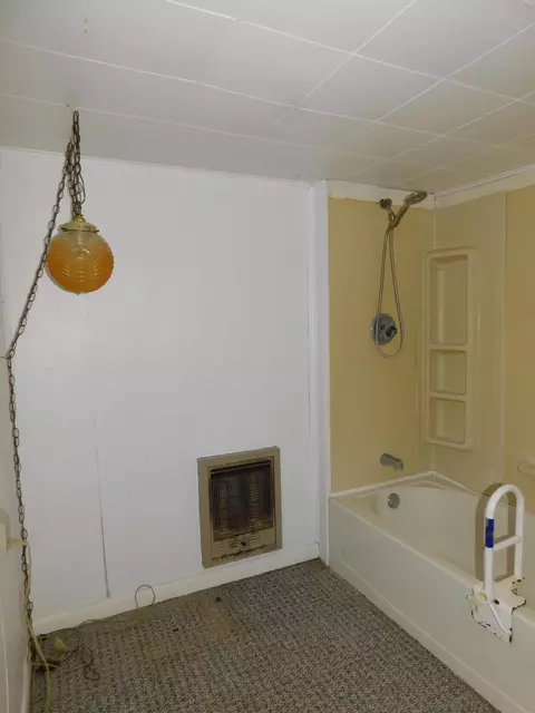 Bath - 315 E Main St, Lynch, KY 40855 photo 1 of 4
