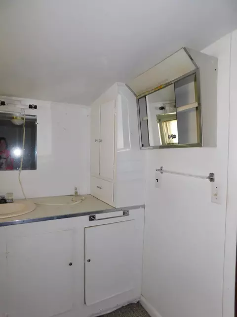 Bath - 315 E Main St, Lynch, KY 40855 photo 3 of 4