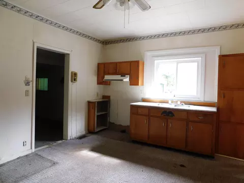 Kitchen - 315 E Main St, Lynch, KY 40855 photo 5 of 6