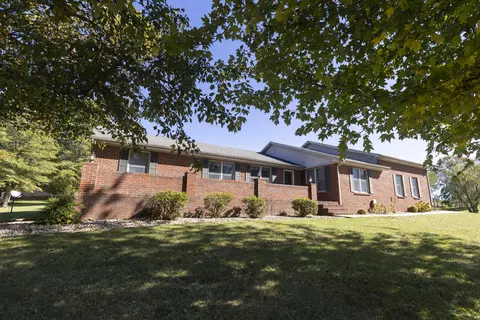 145 Lake Dr, Harrodsburg, KY 40330