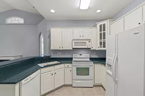 Kitchen - 129 Evergreen Path, Georgetown, KY 40324 photo 2 of 2