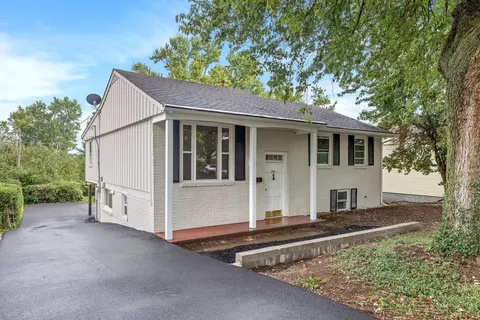 240 Vanderbilt Dr, Lexington, KY 40517