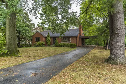 957 Wolf Run Dr, Lexington, KY 40504