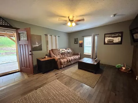 125 Trailhead Dr, Burnside, KY 42519 photo 5