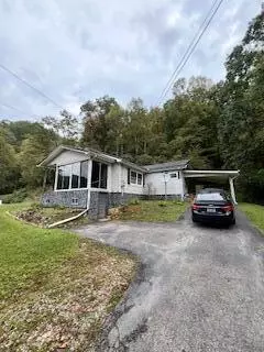 1290 Barrenshee Crk, Fedscreek, KY 41524