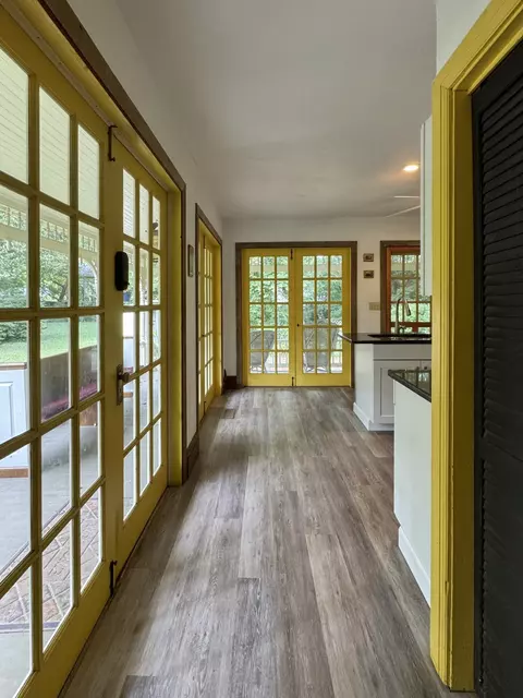 Entry Way - 407 Prospect St, Berea, KY 40403 photo 1 of 3