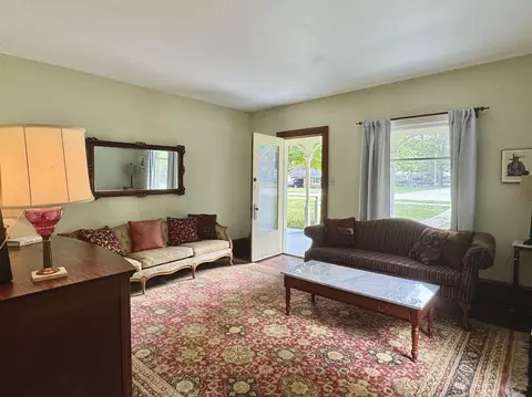 Living - 407 Prospect St, Berea, KY 40403 photo 1 of 2
