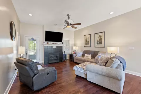 Living - 415 Koa Ct, Berea, KY 40403 photo 1 of 1