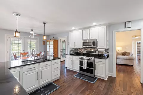 Kitchen - 415 Koa Ct, Berea, KY 40403 photo 3 of 3