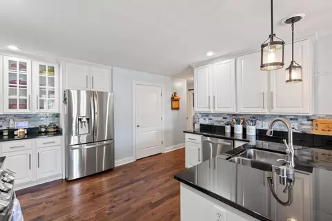 Kitchen - 415 Koa Ct, Berea, KY 40403 photo 2 of 3