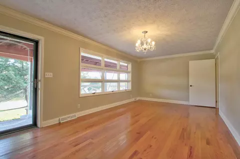 2379 N Laurel Rd, London, KY 40741