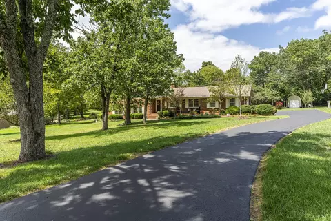 123 Carolyn Ln, Nicholasville, KY 40356