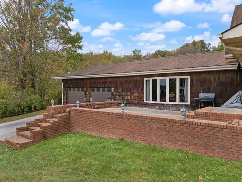 Exterior - 280 E Third St, London, KY 40741 photo 5 of 9