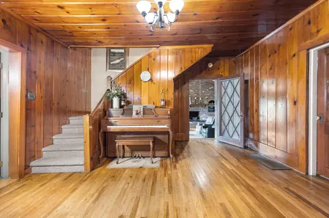 Entry Way - 280 E Third St, London, KY 40741 photo 3 of 3