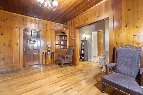 Entry Way - 280 E Third St, London, KY 40741 photo 2 of 3