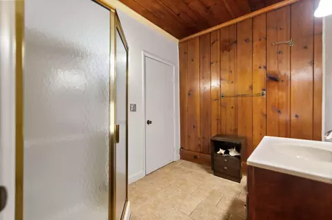 Bath - 280 E Third St, London, KY 40741 photo 4 of 5