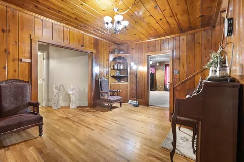 Entry Way - 280 E Third St, London, KY 40741 photo 1 of 3