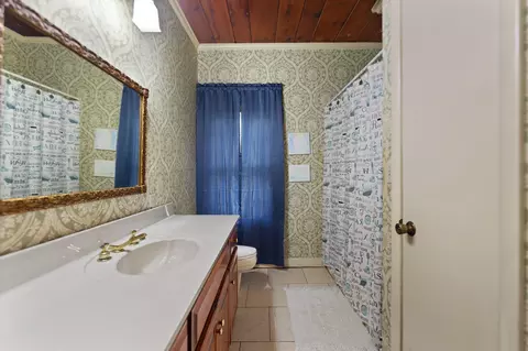 Bath - 280 E Third St, London, KY 40741 photo 2 of 5