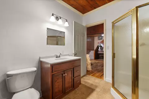 Bath - 280 E Third St, London, KY 40741 photo 5 of 5