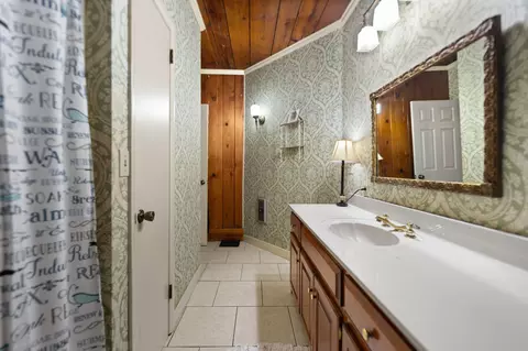 Bath - 280 E Third St, London, KY 40741 photo 3 of 5