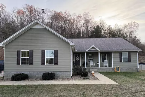 99 Walnut Hill Dr, Manchester, KY 40962