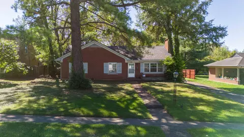 556 Fairfield Dr, Lexington, KY 40503