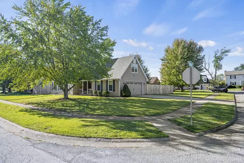 466 Kuhlman Dr, Versailles, KY 40383