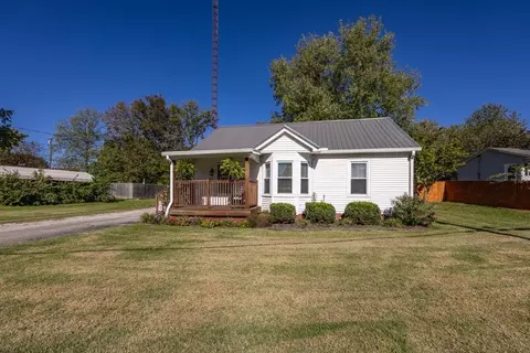 1949 Brent St, Paris, KY 40361