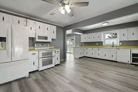 Kitchen - 33 Springfield Cir, Corbin, KY 40701 photo 1 of 2