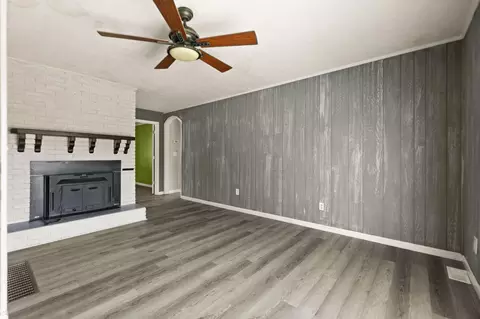 Living - 33 Springfield Cir, Corbin, KY 40701 photo 3 of 10