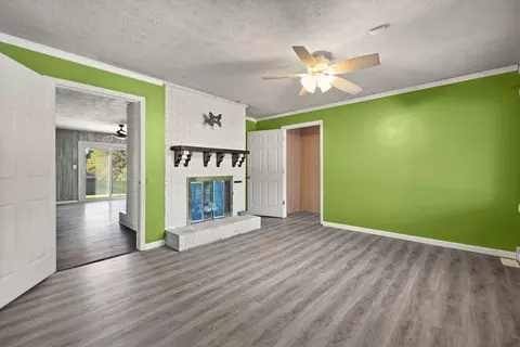 Living - 33 Springfield Cir, Corbin, KY 40701 photo 8 of 10